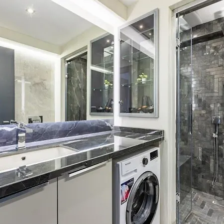 Cozy Bright Wparking 2bd1bath Home!#338 *