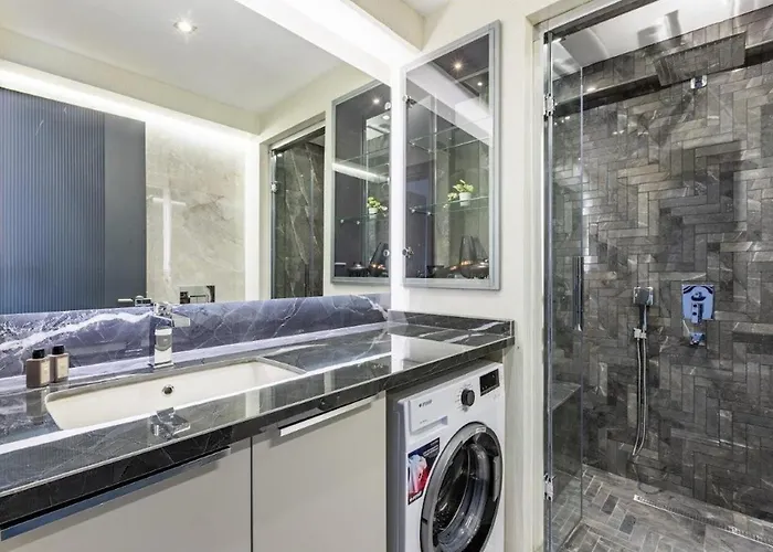 Cozy Bright Wparking 2bd1bath Home!#338 *