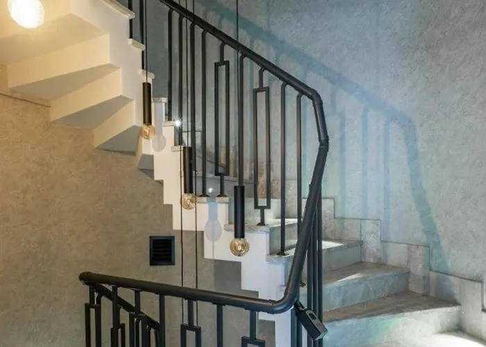 Cozy Bright Wparking 2bd1bath Home!#338 شقة